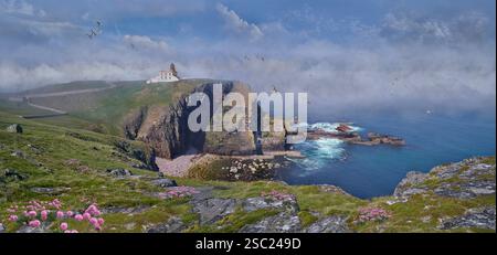 Foto a colori del faro di Stoer Head, Thomas Stevenson nel 1870 , Lochinver, Highland Scozia. Il faro è alto 45 piedi (14 m), Foto Stock