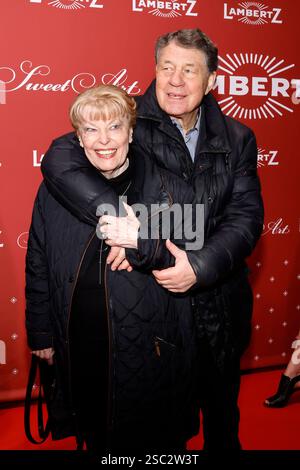 Fußballtrainer otto Rehhagel und Seine Ehefrau Beate Rehhagel bei der Lambertz Lunedi notte 2025 im Alten Wartesaal. Köln, 03.02.2025 NRW Deutschland *** allenatore di calcio otto Rehhagel e sua moglie Beate Rehagel al Lambertz Monday Night 2025 nella Alter Wartesaal Cologne, 03 02 2025 NRW Germania Copyright: XChristophxHardtx Foto Stock