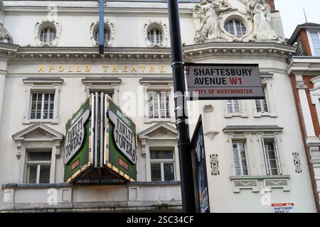 Londra, Regno Unito. 29 gennaio 2025. Cartello stradale per Shaftsbury Avenue, W1, il centro di Theatreland nel West End di Londra, Regno Unito Foto Stock