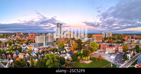 Kitchener, Ontario, Canada, paesaggio urbano al crepuscolo. Foto Stock
