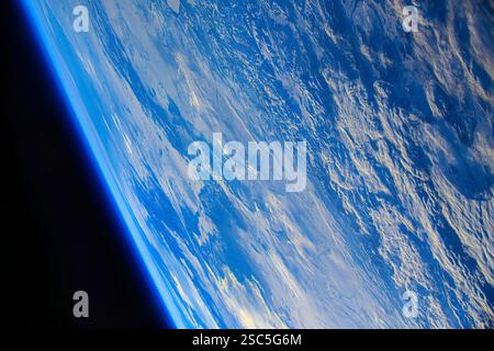 Stupore del pianeta Terra. Miglioramento digitale di un'immagine da parte della NASA. Foto Stock