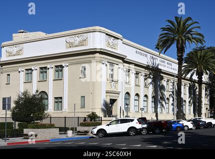 RIVERSIDE, CALIFORNIA - 2 febbraio 2025: Il tribunale della contea di Riverside costruito nel 1930 ospita la Corte superiore della contea di Riverside. Foto Stock