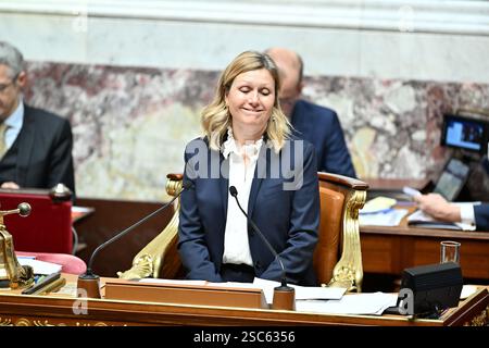 Parigi, Frankreich. 4 febbraio 2025. Parigi il 5 febbraio 2025, interrogazioni al governo - Yaël Braun-Pivet presidente Assemblea nazionale durante una sessione di interrogazioni al governo all'Assemblea nazionale francese credito: HMB Media/Alamy Live News Foto Stock