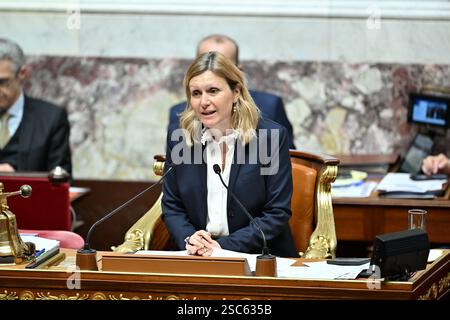 Parigi, Frankreich. 4 febbraio 2025. Parigi il 5 febbraio 2025, interrogazioni al governo - Yaël Braun-Pivet presidente Assemblea nazionale durante una sessione di interrogazioni al governo all'Assemblea nazionale francese credito: HMB Media/Alamy Live News Foto Stock