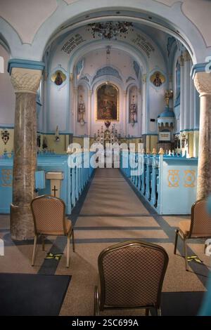 Bratislava, Slovacchia - 25 ottobre 2021: All'interno della Chiesa di Santa Elisabetta, conosciuta come Chiesa Blu nel centro storico di Bratislava, Slovacchia. Foto Stock