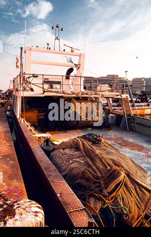 Attrezzatura da pesca in barca nel porto di Barcellona Foto Stock