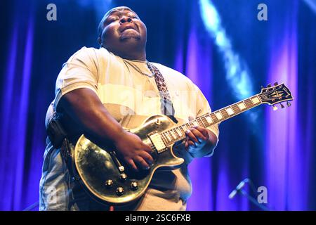 Christone 'Kingfish' Ingram (chitarrista blues e cantante), che si esibisce dal vivo Foto Stock