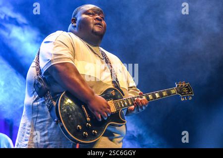 Christone 'Kingfish' Ingram (chitarrista blues e cantante), che si esibisce dal vivo Foto Stock