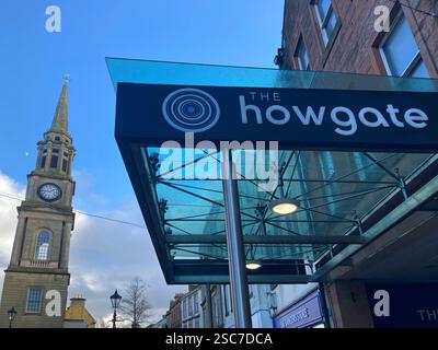 Centro commerciale Howgate e Falkirk Steeple, Falkirk, Scozia Foto Stock Centro commerciale Howgate e Falkirk Steeple, Falkirk, Scozia Foto Stock
