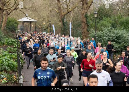 Grandi gruppi che corrono a Battersea Park, Londra. Foto Stock