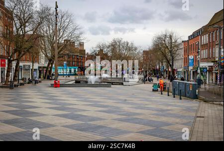 CENTRO DI WATFORD, WATFORD HIGH ST, HERTFORDSHIRE, INGHILTERRA, REGNO UNITO Foto Stock
