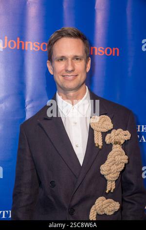 New York, Stati Uniti. 4 febbraio 2025. Erik Bottcher, membro del Consiglio cittadino di New York, partecipa alla nona edizione del Blue Jacket Fashion Show a New York, New York, USA, il 4 febbraio 2025. (Foto di Thenews2/NurPhoto) crediti: NurPhoto SRL/Alamy Live News Foto Stock