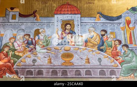 L'ultima cena affrescata nella Chiesa ortodossa. Splendido soffitto dipinto di cupola e pareti presso la Cattedrale della Resurrezione di Cristo Podgorica, Mon Foto Stock