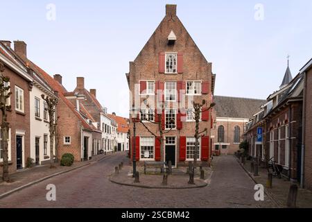 Strade strette e case storiche nel centro storico di Amersfoort. Foto Stock