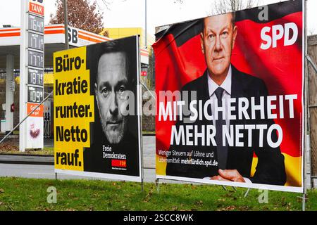 Dortmund, 6,2.2025: Wahlplakat zur Wahl zum 21. Deutschen Bundestag AM 23. Febbraio 2025. Plakate der Parteien FDP und SPD Foto Stock