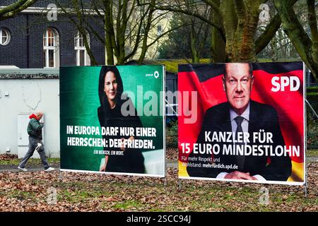 Dortmund, 6,2.2025: Wahlplakat zur Wahl zum 21. Deutschen Bundestag AM 23. Febbraio 2025. Plakate der Parteien die Grünen und SPD Foto Stock