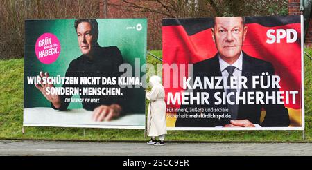 Dortmund, 6,2.2025: Wahlplakat zur Wahl zum 21. Deutschen Bundestag AM 23. Febbraio 2025. Plakate der Parteien die Grünen und SPD Foto Stock