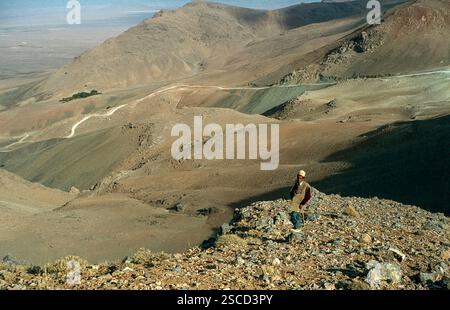 L'immagine è di vita rurale nella provincia di Isfahan e nelle montagne Zagros vicino a città come Najafabad, Shahreza, Shahrekord qui mostrato con pastori locali che sorvegliano le loro pecore e capre come era nel 1978. Foto Stock