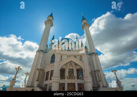 Russia, Kazan, 13 AGOSTO 2017. Moschea musulmana con cupole blu nel Cremlino di Kazan' Foto Stock