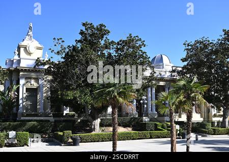 RIVERSIDE, CALIFORNIA - 2 febbraio 2025: Il tribunale della contea di Riverside visto dalla John Gabbert Judicial Plaza. Foto Stock