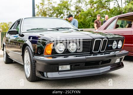 Chicago, Illinois - 29 settembre 2024: BMW e24 m6 parcheggiata in strada. Vista frontale BMW e24 m6 colore nero . BMW e24 m6 a chicago Foto Stock