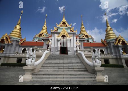Wat Tang Sai - Tempio buddista a Bang Saphan, splendido tempio sulla cima del monte Thongchai, Prachuap Khiri khan, Thailandia Foto Stock