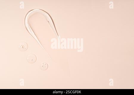 Striscio di gel su sfondo beige Foto Stock
