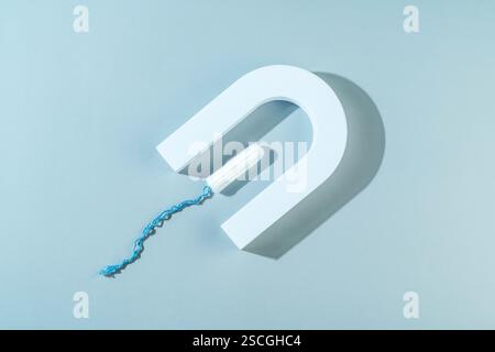 Un tampone bianco su sfondo blu Foto Stock