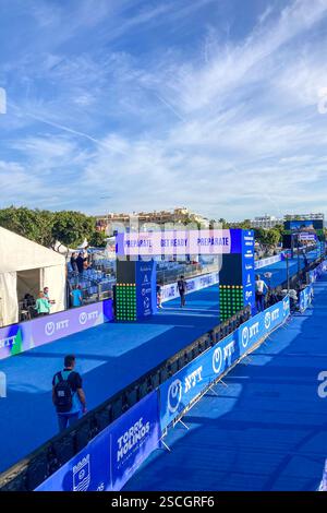 TORREMOLINOS, SPAGNA - 20 OTTOBRE 2024: Finale dei Campionati mondiali di triathlon, paralanici a Torremolinos, Spagna, il 20 ottobre 2024 Foto Stock