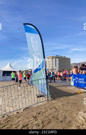 TORREMOLINOS, SPAGNA - 20 OTTOBRE 2024: Finale dei Campionati mondiali di triathlon, paralanici a Torremolinos, Spagna, il 20 ottobre 2024 Foto Stock