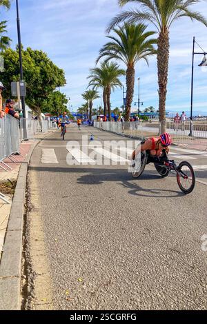 TORREMOLINOS, SPAGNA - 20 OTTOBRE 2024: Finale dei Campionati mondiali di triathlon, paralanici a Torremolinos, Spagna, il 20 ottobre 2024 Foto Stock