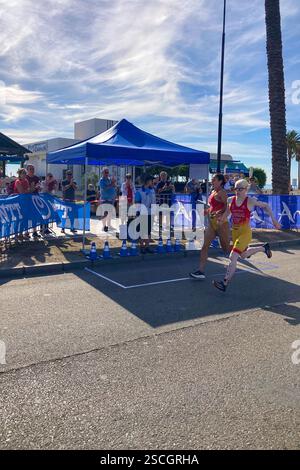 TORREMOLINOS, SPAGNA - 20 OTTOBRE 2024: Finale dei Campionati mondiali di triathlon, paralanici a Torremolinos, Spagna, il 20 ottobre 2024 Foto Stock