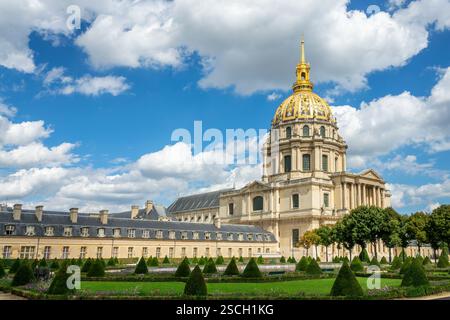 Hotel des Invalides, famoso monumento con la tomba di Napoleone sotto la cupola dorata di Parigi, Francia Foto Stock