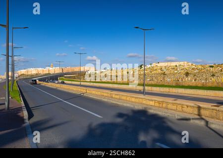 Medina e un enorme cimitero a Rabat, in Marocco. Nord Africa Foto Stock