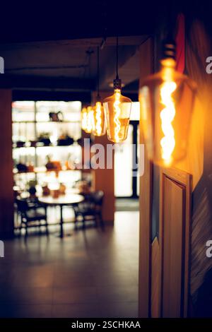 Un bel decor con un'atmosfera calda all'interno del Cafe'. Foto Stock