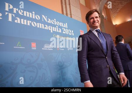 Madrid, 01/30/2025. Vera Casa de Correos. Presentazione del nuovo premio nazionale per la lotta alla bullismo, dopo essere stato sospeso dall'attuale ministro della Cultura, promosso dal Senato, dalla Fondazione Toro de Lidia e da nove comunità autonome. Isabel Díaz Ayuso, Pedro Rollán, il torero El Juli, il residente e allevatore della Fondazione Victoriano Martín e molti altri vi partecipano. Foto: Guillermo Navarro ARCHDC. Crediti: Album / Archivo ABC / Guillermo Navarro Foto Stock