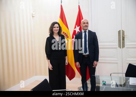 Madrid, 01/28/2025. il presidente della Comunità di Madrid, Isabel Díaz Ayuso, incontra il portavoce del PSOE in Assemblea, Jesús Celada. Foto: Ángel de Antonio. ARCHDC. Crediti: Album / Archivo ABC / Ángel de Antonio Foto Stock