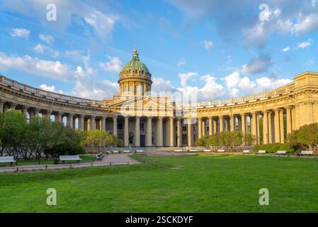 SAN PIETROBURGO, RUSSIA - 13 MAGGIO 2023: L'antica cattedrale di Kazan' la mattina presto. San Pietroburgo Foto Stock