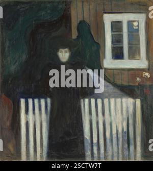 Chiaro di luna, 1893. Ulteriori informazioni: Un'interazione di contrasti ben calibrata è uno dei tratti distintivi di questo suggestivo dipinto. La luce della luna intensa e fredda cade su una recinzione a picchetto e una cornice della finestra dietro la donna in primo piano, illuminando anche il suo volto pallido. Il resto della figura della donna, insieme all'ombra sul muro e sul giardino, giace nell'oscurità soffocata. Qui troviamo forme con contorni concisi e ondulati che contrastano con le forme rettangolari e ritmiche della recinzione e della casa. Contro questi elementi piatti frontali, la donna Foto Stock