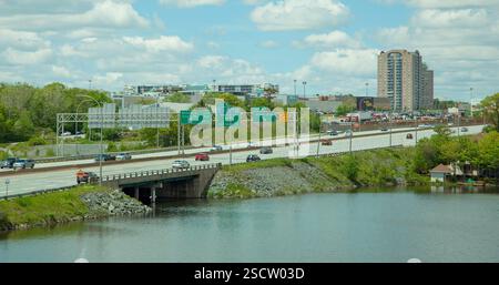 Dartmouth Circumferential Highway con indicazioni stradali e Mic Mac Mall Foto Stock