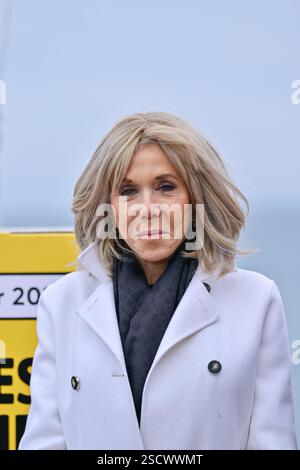 Bene, Francia. 7 febbraio 2025. Brigitte Macron vista sulla Promenade des Anglais per la cerimonia di chiusura dell'operazione "Pieces jaunes" a Nizza, in Francia, il 7 febbraio 2025. Foto di Laurent Coust/ABACAPRESS. COM credito: Abaca Press/Alamy Live News Foto Stock