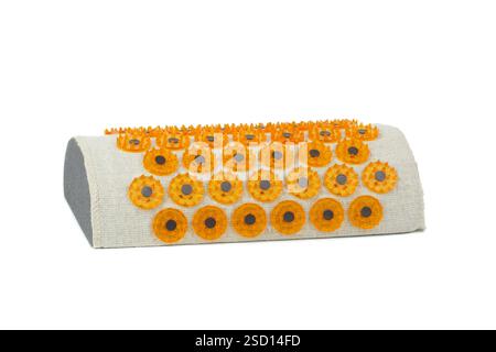 Aсcupuncture massaggiatore a cuscino. Applicatore Kuznetsov. Isolato su sfondo bianco. Foto Stock