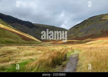 Percorso per la cascata Cautley Spout vicino Sedbergh, ai margini delle Howgill Fells, Cumbria, Inghilterra. Foto Stock