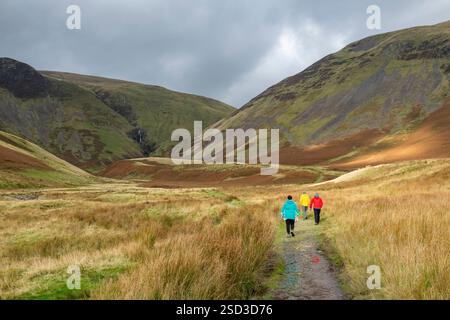 Percorso per la cascata Cautley Spout vicino Sedbergh, ai margini delle Howgill Fells, Cumbria, Inghilterra. Foto Stock