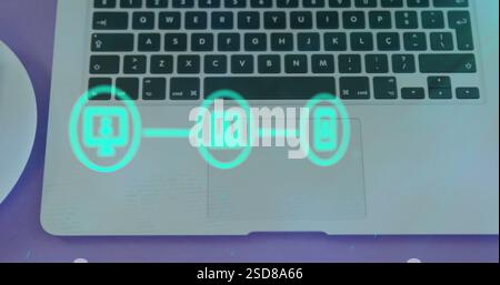 Immagine delle icone multimediali sul laptop in ufficio Foto Stock