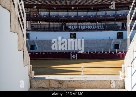 Málaga, Andalucía, Spagna, 29 dicembre 2024 all'interno di la Malagueta, tradizionale arena di corrida (arena) costruita per ospitare eventi tradizionali della corrida spagnola Foto Stock