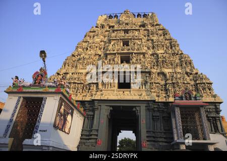 Tempio kanchi kamakoti peetam sri kamakshi ambal, distretto di Kanchipuram, stato Tamil Nadu, India, Asia Foto Stock