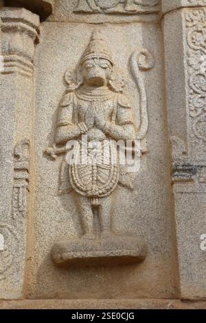 Statua del Dio Hanuman scolpita nel tempio di Ramchandra, Hazara rama, Hampi, Vijayanagar, patrimonio mondiale dell'UNESCO, altopiano del Deccan, Taluka Hospet, Distretto di Bellar Foto Stock