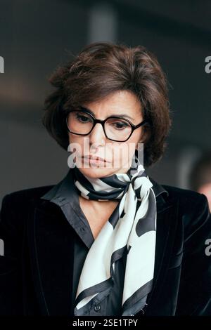 Parigi, Francia. 8 febbraio 2025. Primo piano ritratto del ministro della Cultura francese Rachida dati durante un fine settimana culturale in concomitanza con il Summit for Action on Artificial Intelligence alla BNF (Bibliothèque nationale Francois Mitterrand) a Parigi, in Francia, l'8 febbraio 2025. Foto di Alexis Jumeau/ABACAPRESS. COM credito: Abaca Press/Alamy Live News Foto Stock