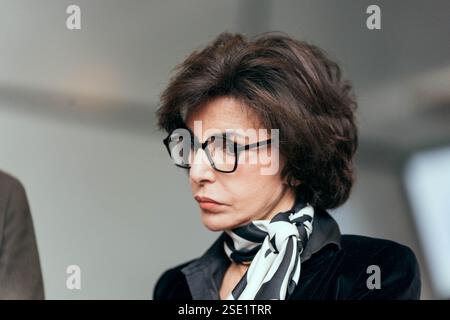 Parigi, Francia. 8 febbraio 2025. Primo piano ritratto del ministro della Cultura francese Rachida dati durante un fine settimana culturale in concomitanza con il Summit for Action on Artificial Intelligence alla BNF (Bibliothèque nationale Francois Mitterrand) a Parigi, in Francia, l'8 febbraio 2025. Foto di Alexis Jumeau/ABACAPRESS. COM credito: Abaca Press/Alamy Live News Foto Stock